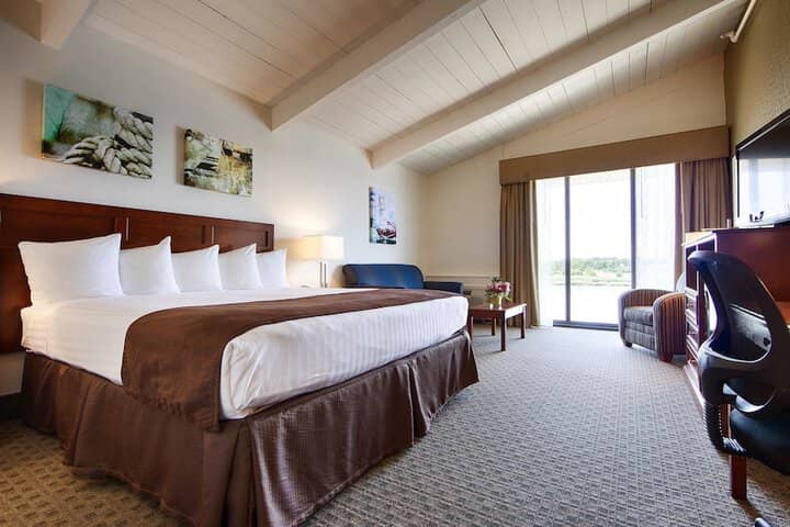 Room 4 of 60